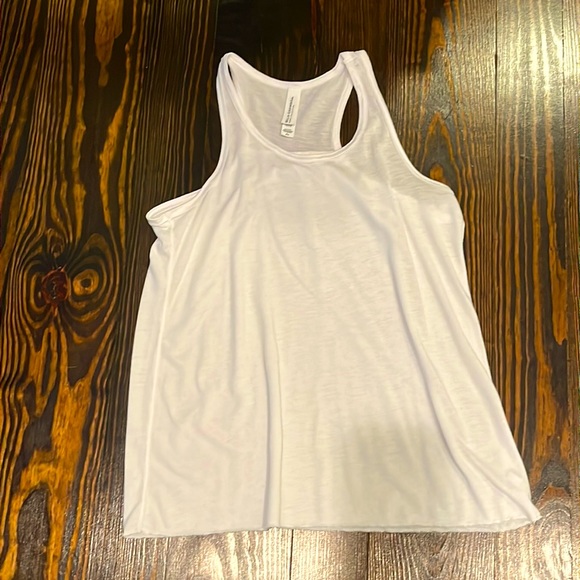 White tank, lightly worn - Picture 1 of 2